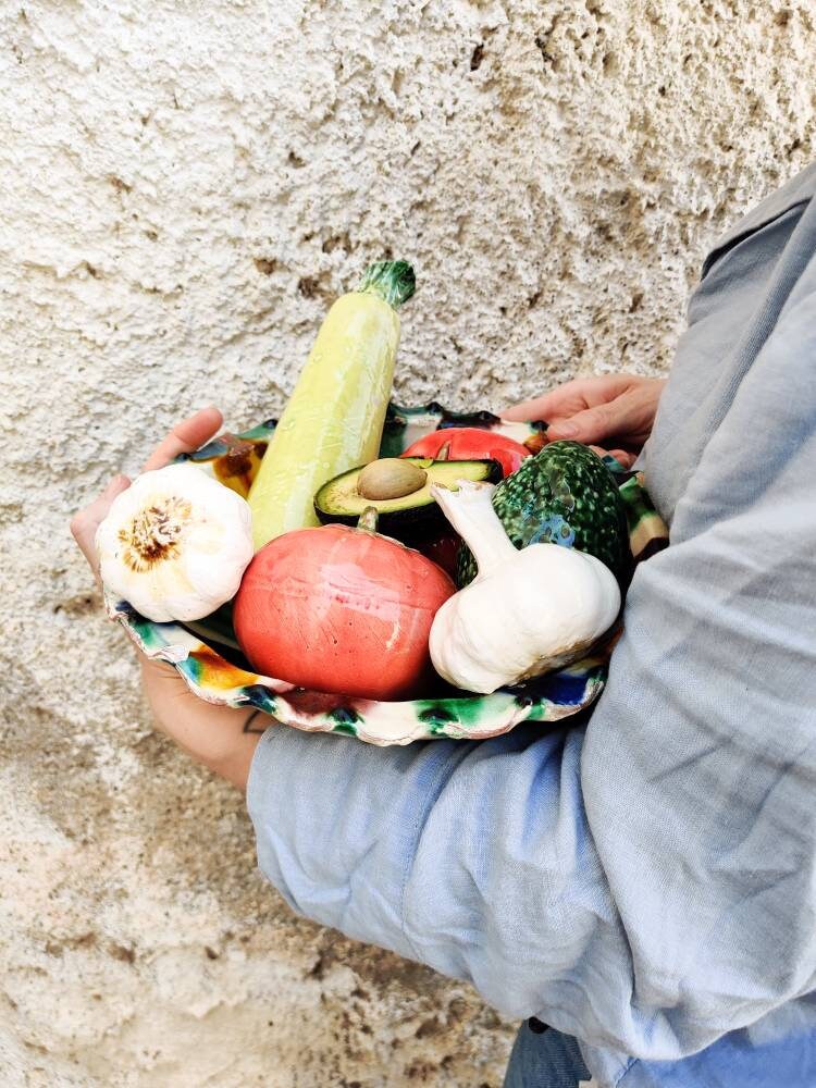 Bowl with ceramic vegetables 